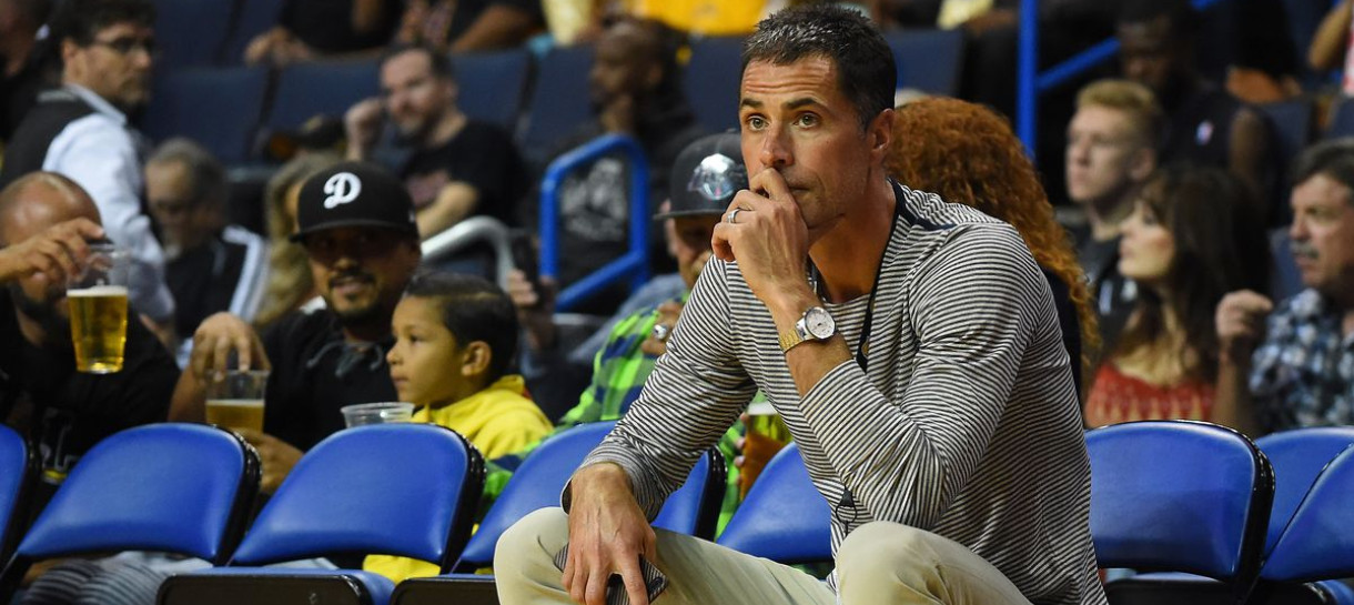 Lakers e Nuggets conversam sobre troca